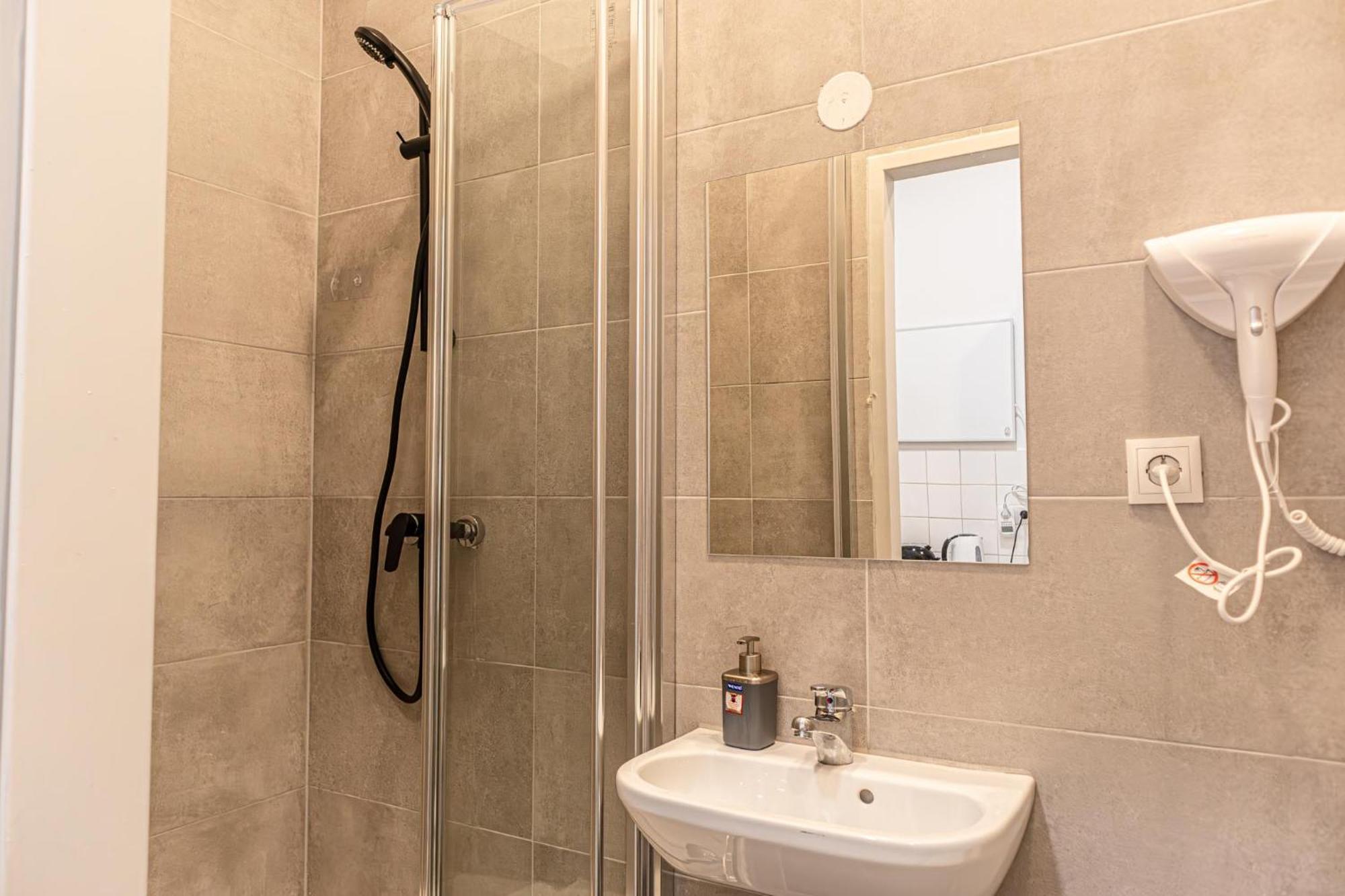 Welcoming 1Br Apt- Near U6 Station Am Schoepfwerk Vienna Exterior photo